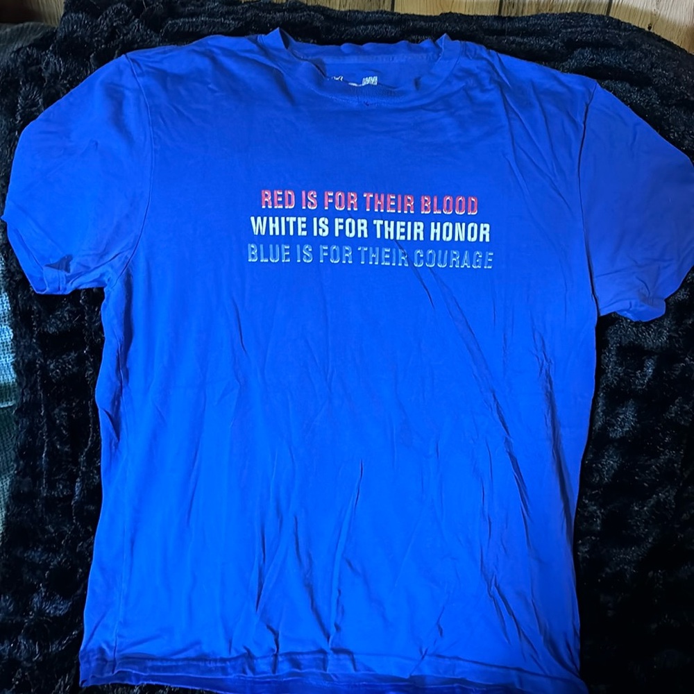 Mrs Under Armor Wounded Warrior’s Project shirt size large